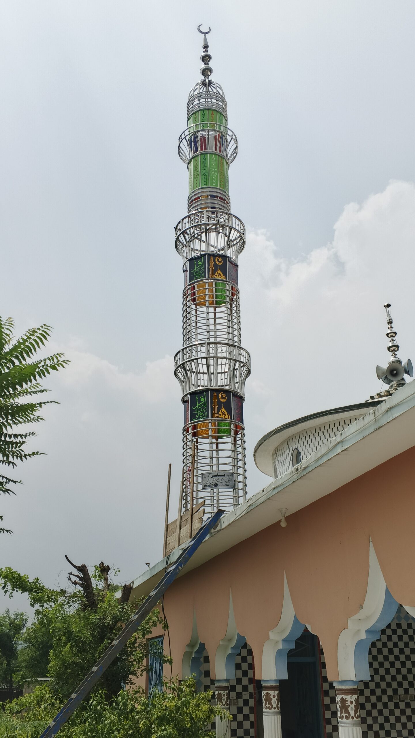 Customizable stainless-steel minarets (Minar) for mosques, featuring durable and elegant designs. offer lifetime guarantees on products. protected from Earthquake and Weather effects.